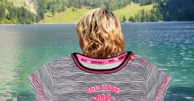 женщина на озере