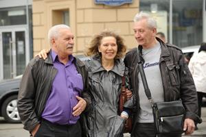 Взрослые люди