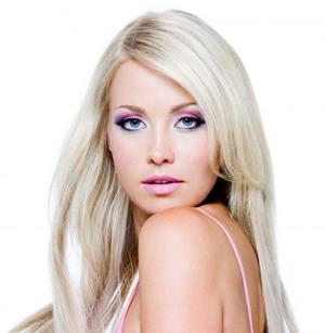 Красивая блондинка