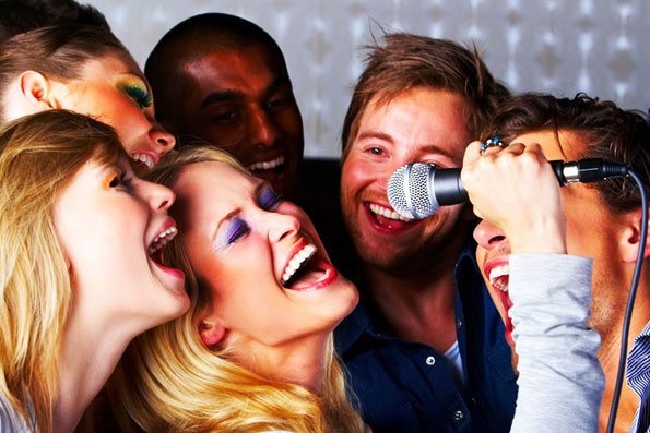 Выступление на сцене перед публикой