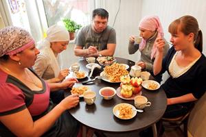 Пить чай в гостях