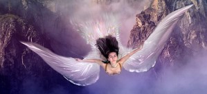Девушка с крыльями