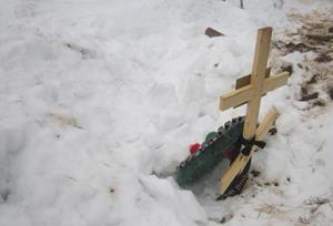 Могила в снегу