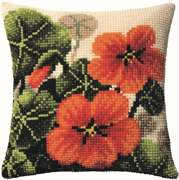 Подушка, вышитая крестом