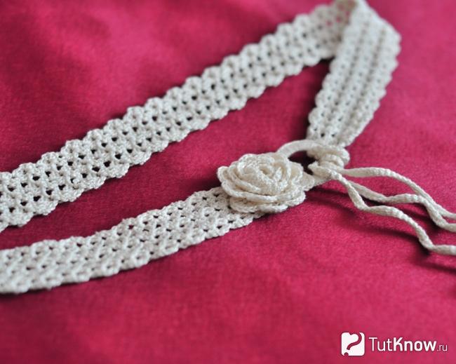 Воротничок в технике фриволите